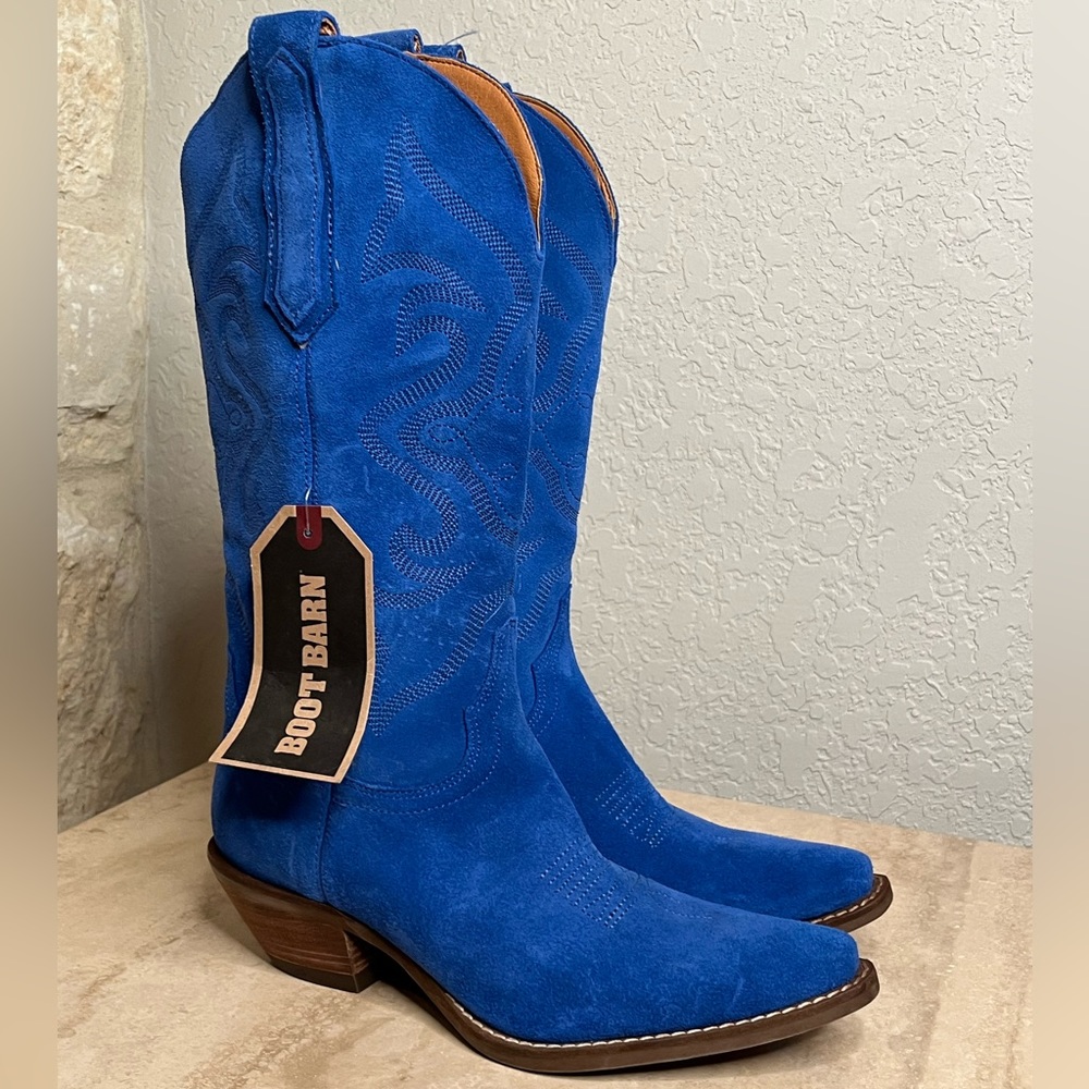Never worn Dingo snip toe Blue Suede boots, 6.5 F, 13in shaft, 2in heel
